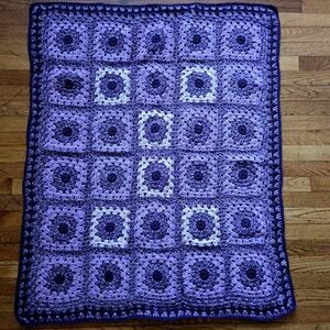 Lapghan Granny Square Crochet Knit Throw Blanket Purple White 46" x 37" EUC